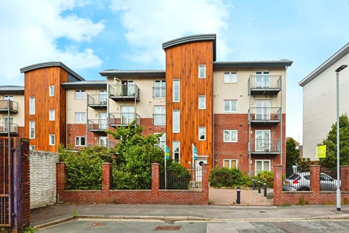 2 Bedroom Apartment For Sale In Lion Terrace, Portsmouth, PO1