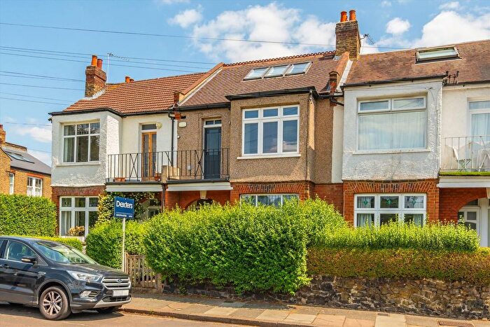 4 Bedroom Flat To Rent In Moor Mead Road, St Margarets, TW1