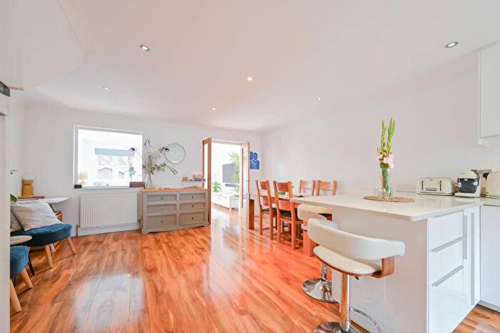 3 Bedroom End Of Terrace House For Sale In Ashbourne Road, Tooting, Mitcham, CR4