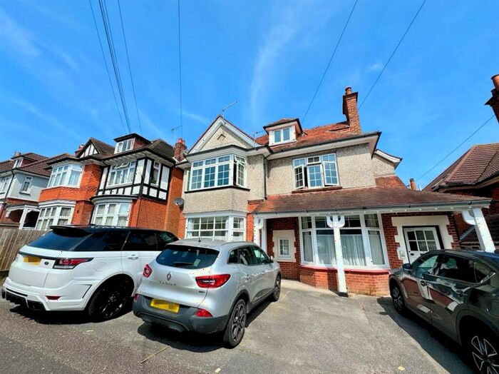 2 Bedroom Flat To Rent In Rosemount Road, Alum Chine, BH4