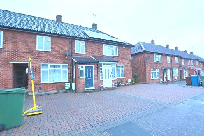 3 Bedroom Semi Detached House To Rent In Courtenay Avenue, Harrow Weald, HA3