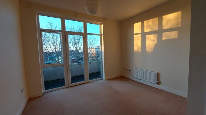 1 Bedroom Flat To Rent In Korda Close, Borehamwood, WD6
