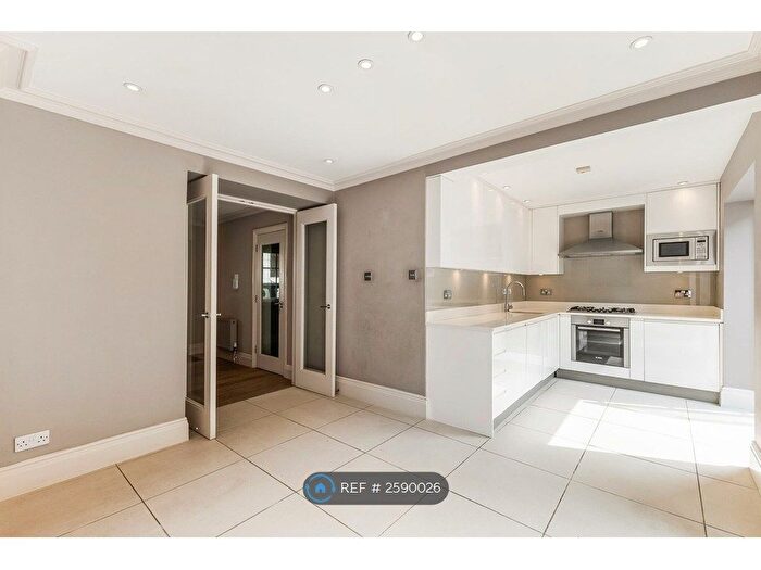 3 Bedroom Semi-Detached House To Rent In Hollywood Road, London, SW10