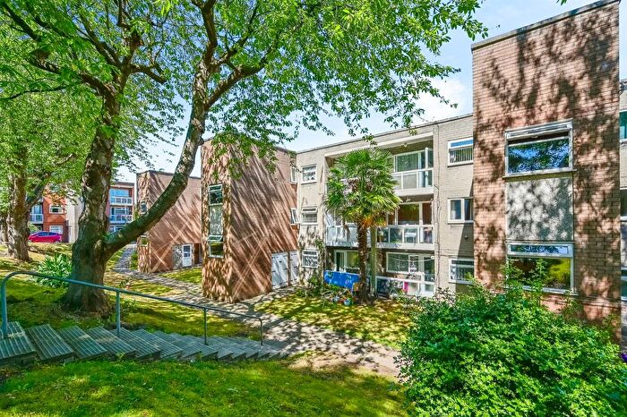 2 Bedroom Flat For Sale In Acresgate Court, Liverpool, L25
