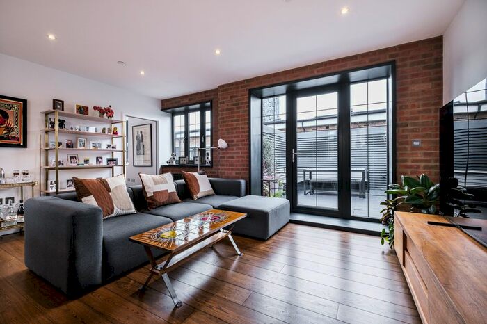 2 Bedroom Flat To Rent In Chevron Apartments, Bermondsey, SE1