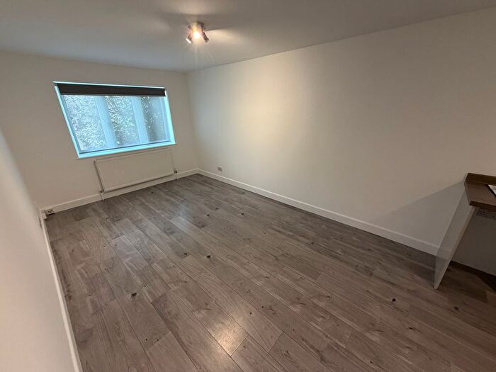 1 Bedroom Flat To Rent In Potters Road, Barnet, EN5
