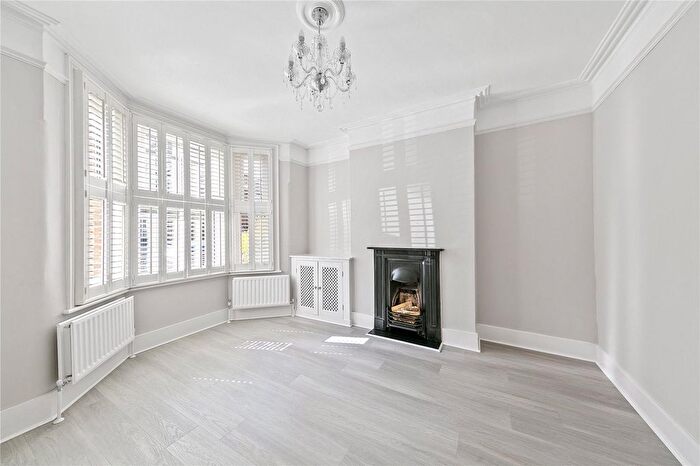 2 Bedroom Flat To Rent In Godstone Road, St. Margarets, Twickenham, Middlesex, TW1