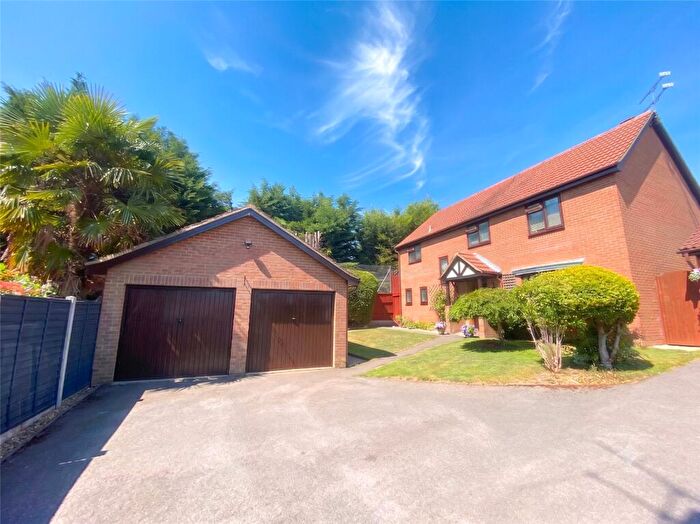 4 Bedroom Detached House For Sale In Ludlow Close, Frimley, Camberley, GU16