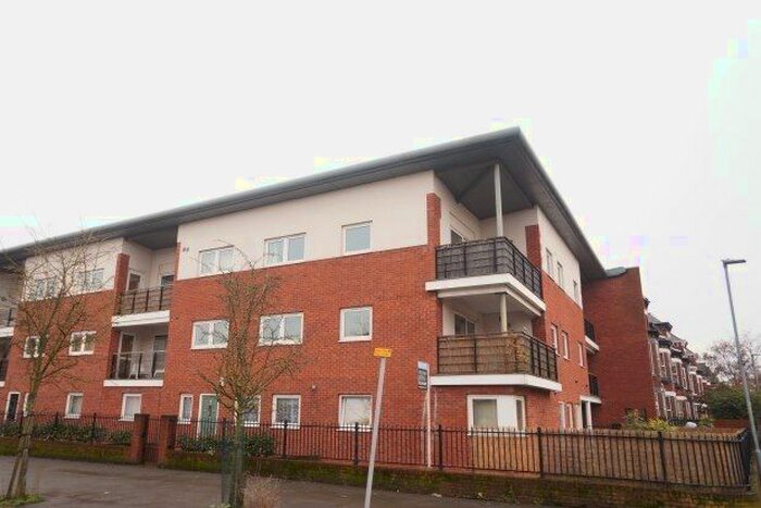 2 Bedroom Flat To Rent In - Central Road, Manchester, M20