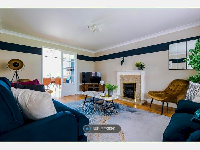 6 Bedroom Detached House To Rent In Gloucester Close, Nuneaton, CV11