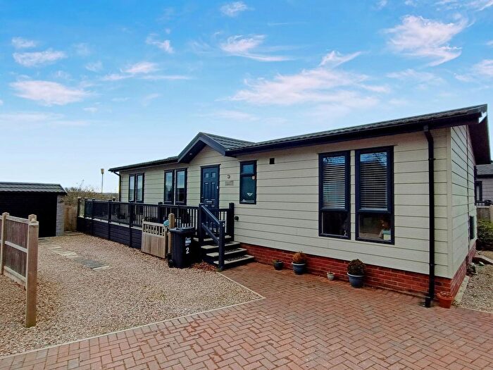 2 Bedroom Park Home For Sale In Sunnyside Park, Quintrell Downs, Newquay, TR8