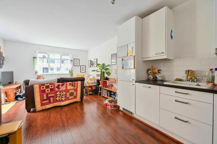2 Bedroom Flat To Rent In Old Jamaica Road, Bermondsey, London, SE16