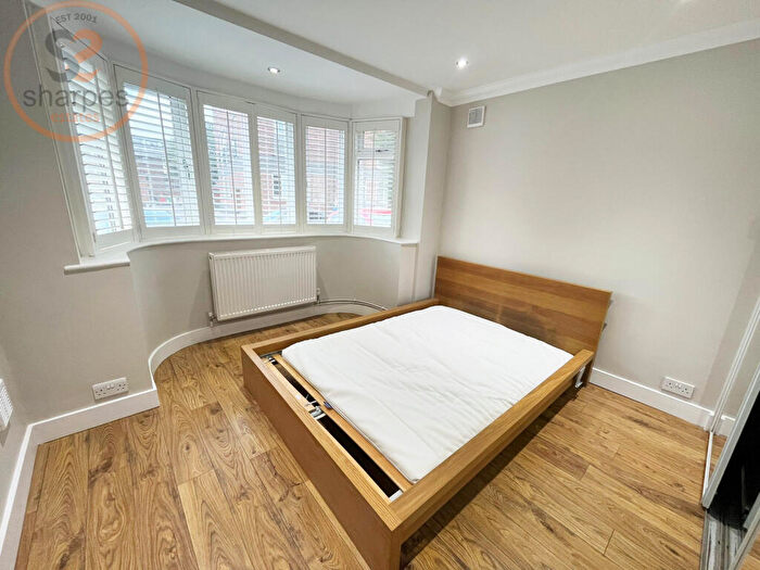 3 Bedroom Flat To Rent In Kingsway Road, Cheam, Sutton, Surrey, SM3