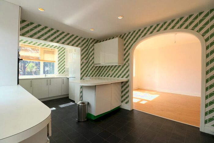 4 Bedroom Semi-Detached House To Rent In Foxglove Street, London, W12