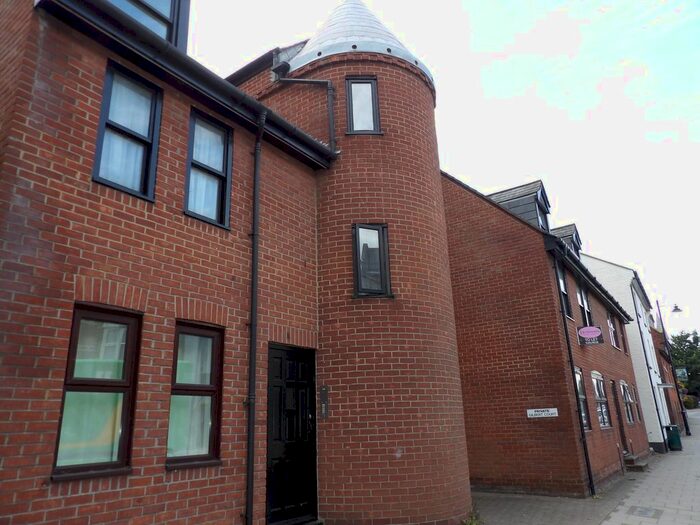 1 Bedroom Flat To Rent In Bargates, Christchurch, BH23