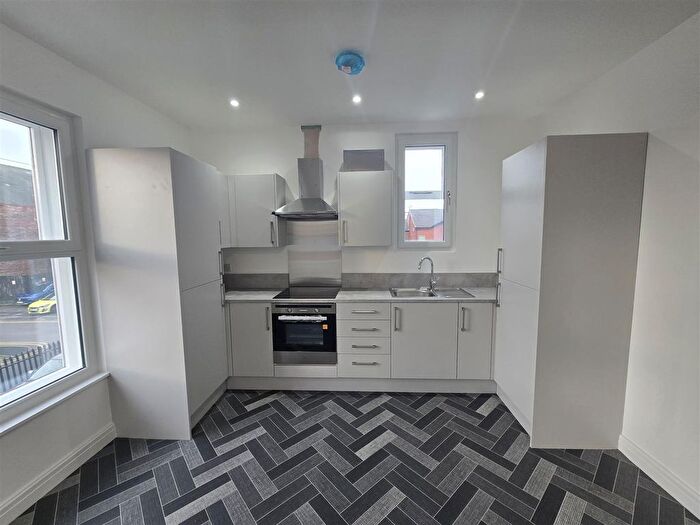 1 Bedroom Flat To Rent In Wood Street, Ashton-Under-Lyne, OL6