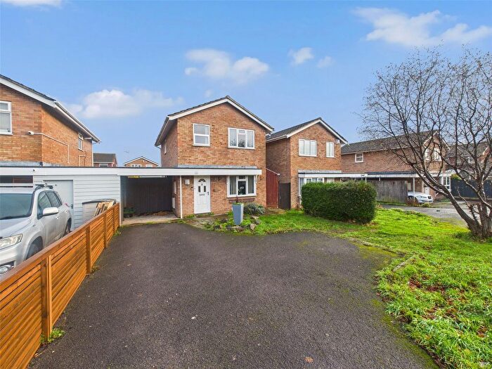3 Bedroom Link Detached House For Sale In Hawthorne Avenue, Gloucester, Gloucestershire, GL4