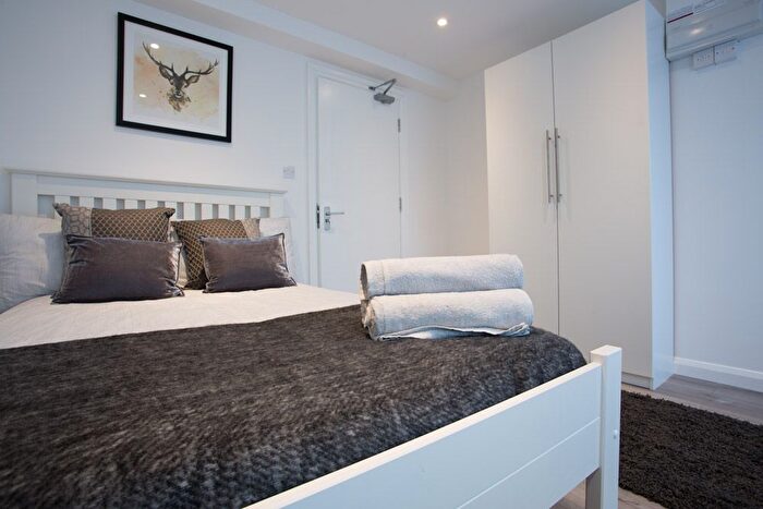 2 Bedroom Flat To Rent In Newington Butts, London, SE11