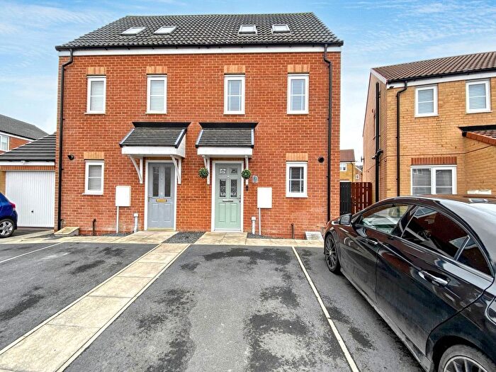 3 Bedroom Town House For Sale In Rosebay Close, Shotton Colliery, Durham, DH6