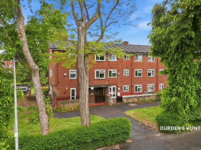2 Bedroom Apartment For Sale In Fairfield Road, Woodford Green, IG8
