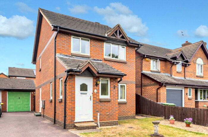 3 Bedroom Detached House To Rent In Upper Barn Copse, Fair Oak, Eastleigh, SO50