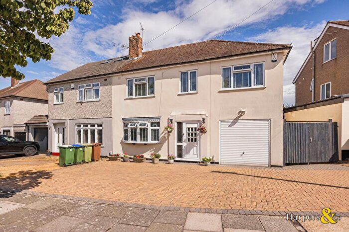 5 Bedroom Property For Sale In Eastry Road, Erith, DA8