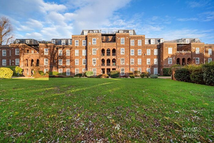 3 Bedroom Flat For Sale In High Street, Southgate, N14