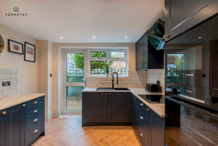 4 Bedroom Detached House To Rent In Dedworth Road, Windsor, SL4