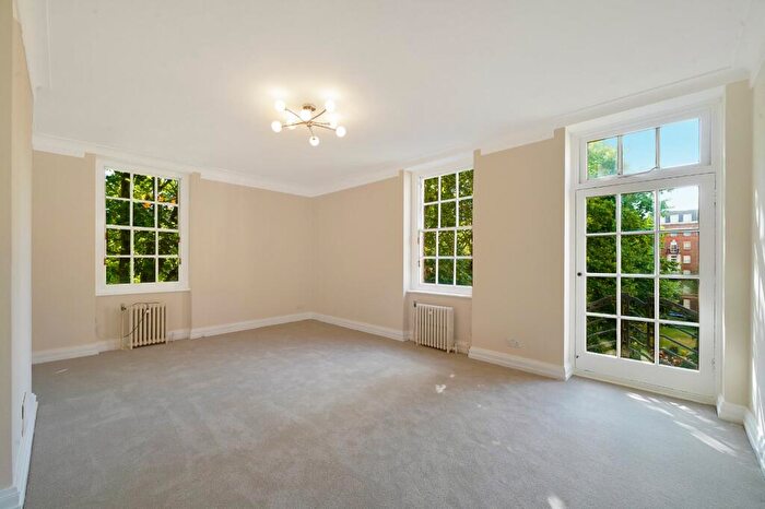 3 Bedroom Flat To Rent In Eyre Court, - Finchley Road, NW8