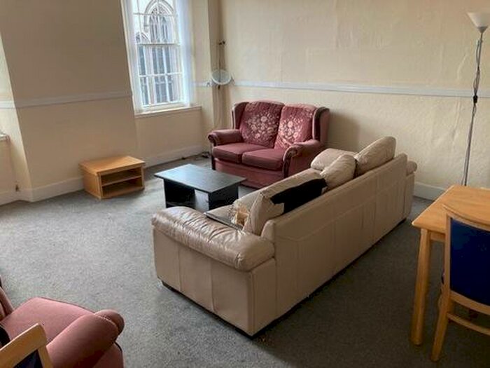 4 Bedroom Flat To Rent In Nethergate, Dundee, DD1