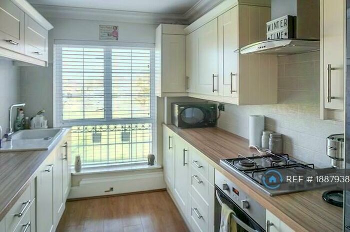 2 Bedroom Flat To Rent In Upton Heights, London, E7