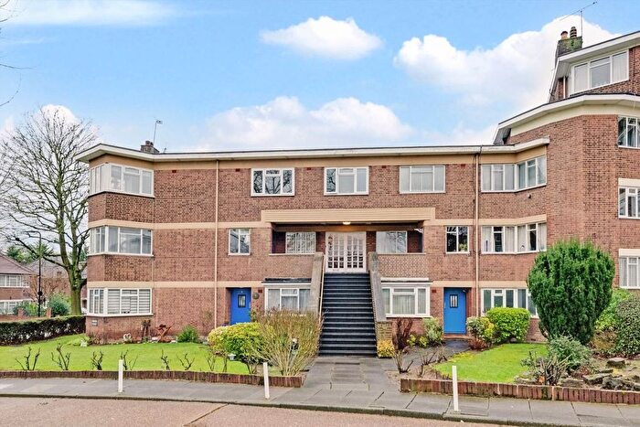 3 Bedroom Flat To Rent In Hanger Green, Ealing, W5