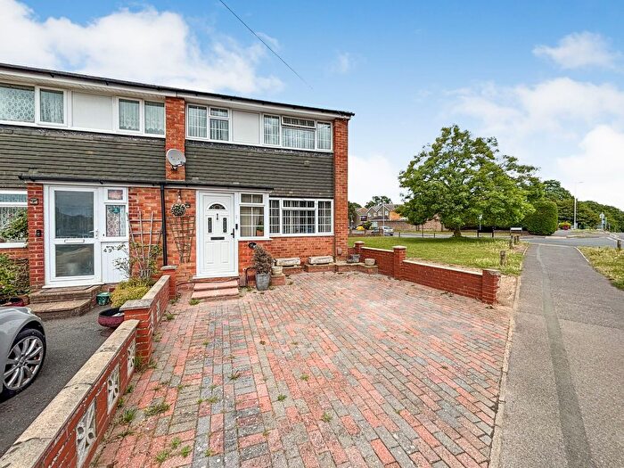 3 Bedroom End Of Terrace House To Rent In Dee Road, Tilehurst, RG30
