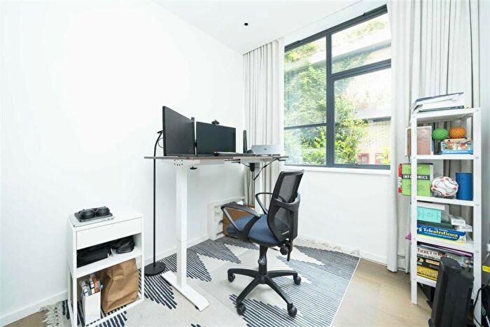 2 Bedroom Flat For Sale In Long Street, Shoreditch, E2