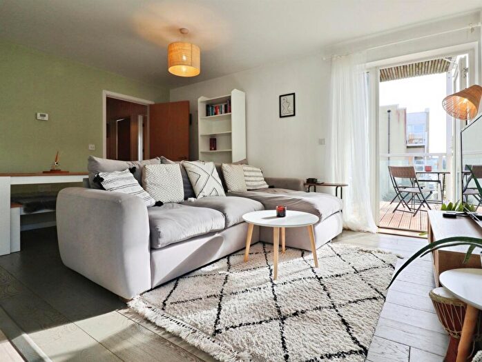 2 Bedroom Flat For Sale In Pearse Close, Penarth, CF64