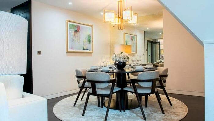 2 Bedroom Flat To Rent In Duke Street, Mayfair, London, W1K