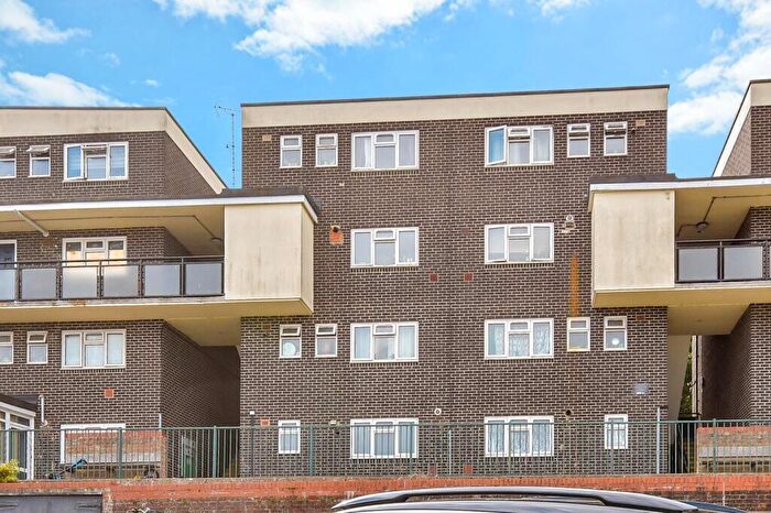 3 Bedroom Maisonette For Sale In Shipwrights Avenue, Chatham, ME4