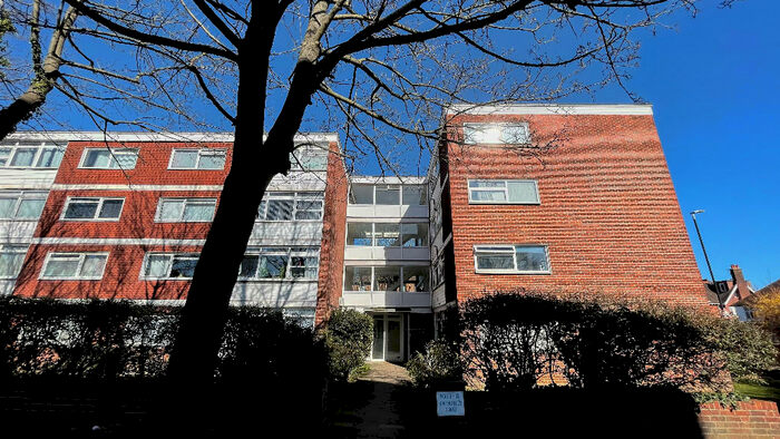 2 Bedroom Flat To Rent In Springfield Road, Wallington, Surrey, SM6