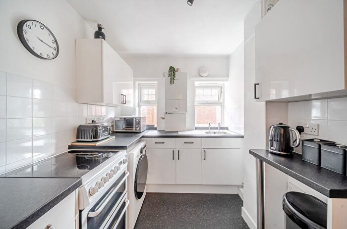 1 Bedroom Flat For Sale In Hill Lane, Shirley, Southampton, Hampshire, SO15