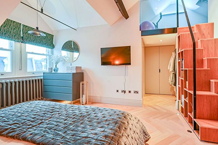 3 Bedroom Flat To Rent In Gunterstone Road, West Kensington, London, W14