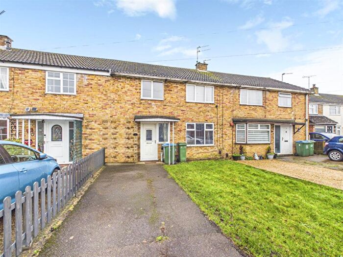 3 Bedroom Terraced House For Sale In Coventon Road, Quarrendon, Aylesbury, HP19