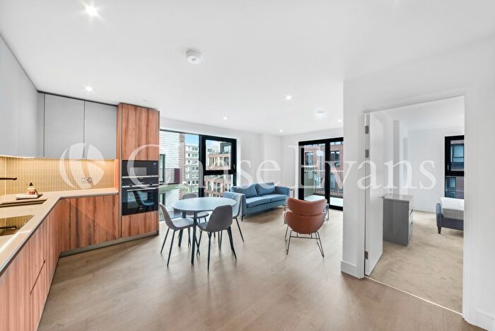 2 Bedroom Flat To Rent In Hawksbury Heights, Park Amp; Sayer, Hewson Way, Elephant And Castle, London, SE17