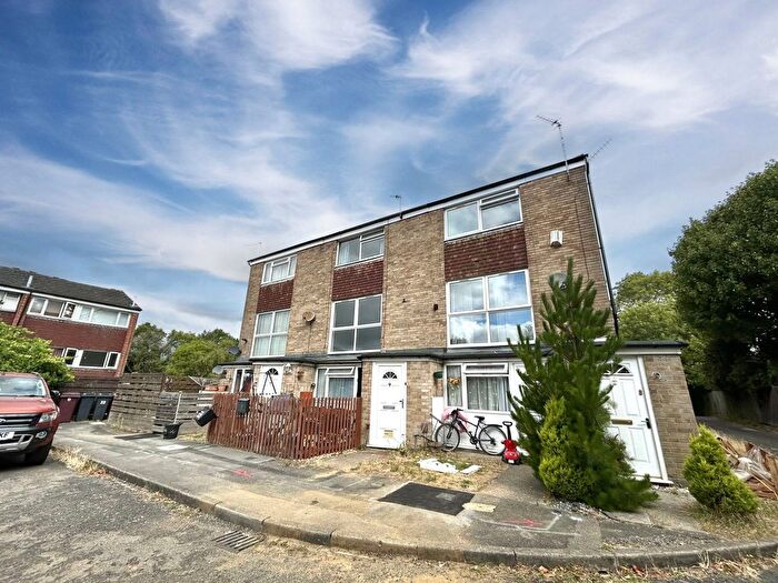 2 Bedroom Maisonette To Rent In Whitley Wood Road, Reading, Berkshire, RG2