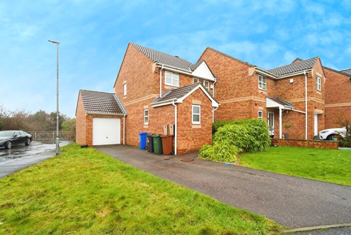 3 Bedroom Semi Detached House For Sale In Regent Court, Hoyland, Barnsley, S74