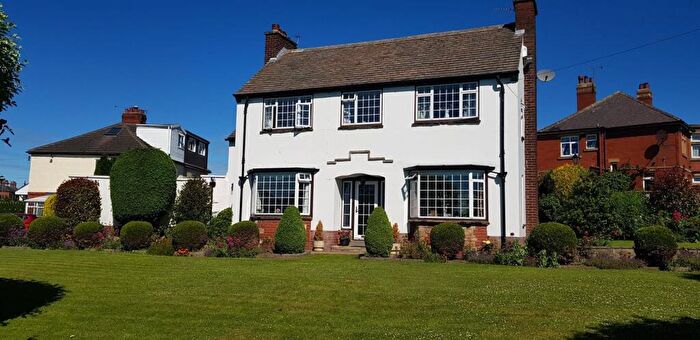 3 Bedroom Detached House For Sale In Templenewsam Road, Leeds, LS15