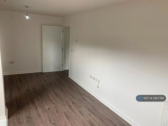 2 Bedroom Flat To Rent In Carr Street, London, E14