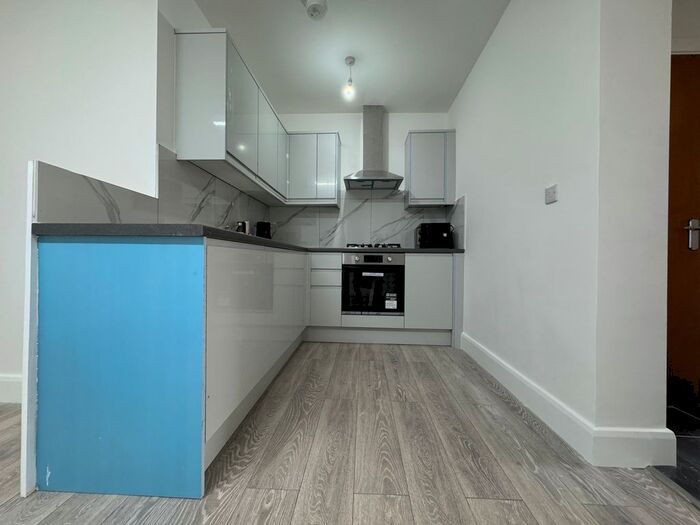 3 Bedroom Flat To Rent In Lewis Road, Southall, UB1