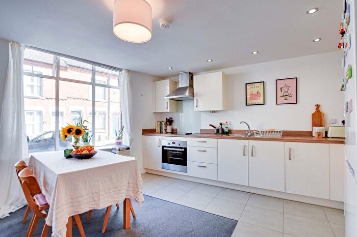 1 Bedroom Flat For Sale In Cowper Street, Knighton Fields, Leicester, LE2