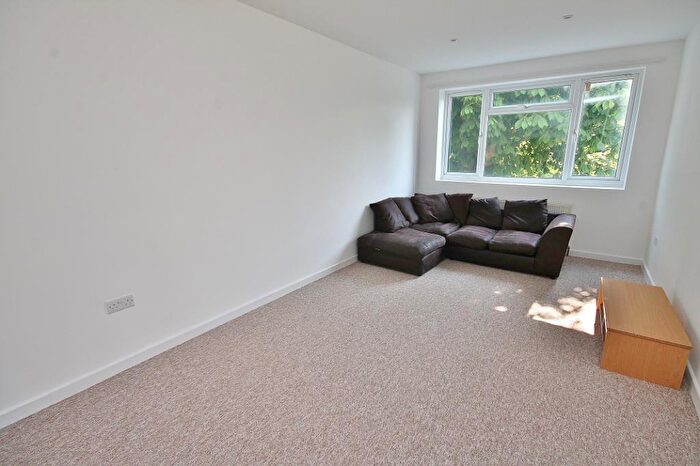 2 Bedroom Apartment To Rent In Birchanger Road, London, SE25