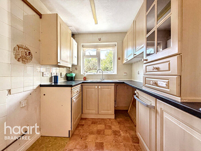 2 Bedroom Bungalow For Sale In Thames Close, Braintree, CM7
